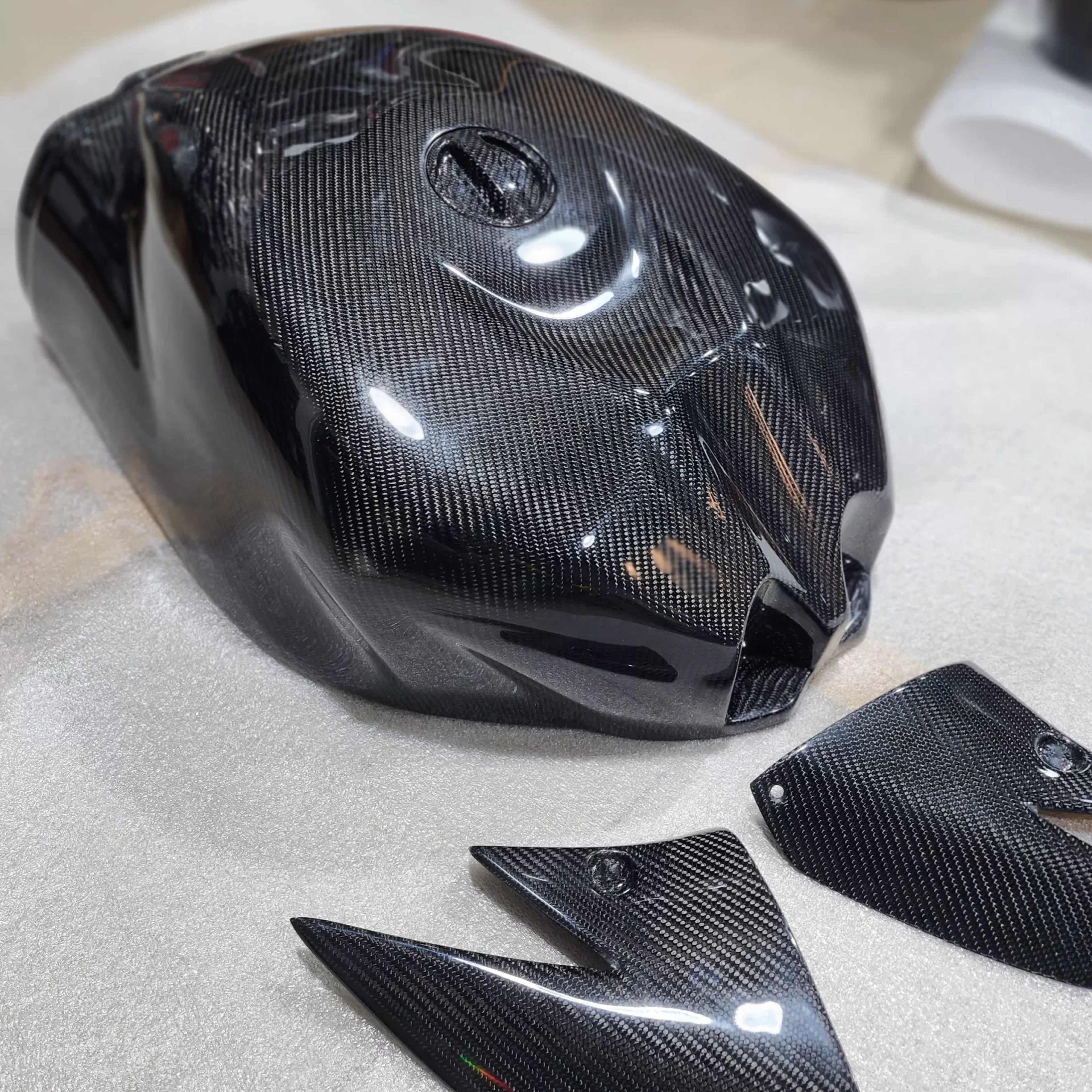 Kamikaze 2017+ Suzuki GSXR1000 Carbon Fiber Fuel Tank - Aluminium Cell